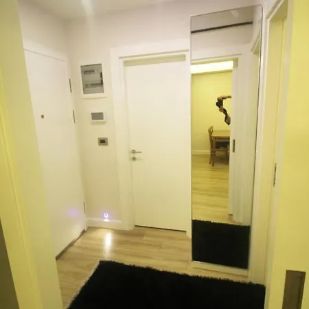 Newly Furnished Flat In The Heart Of Apartament *